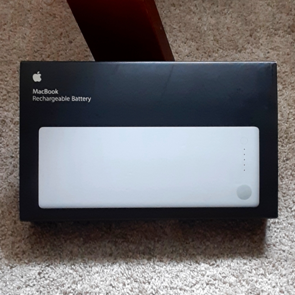 13' MacBook Rechargable Battery, great condition